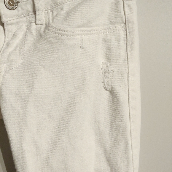 Hollister Jean - Picture 3 of 7